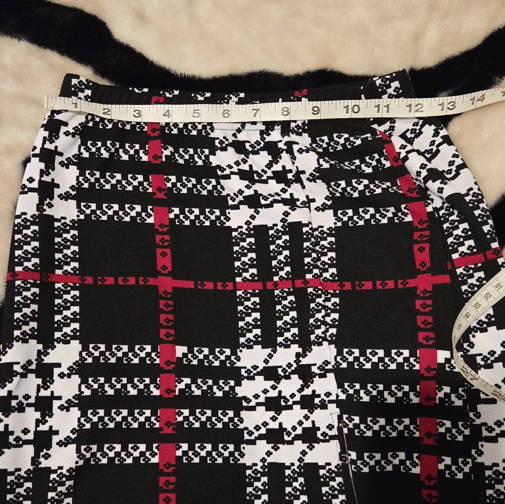 Women's Plaid Skirt - Picture 4 of 5